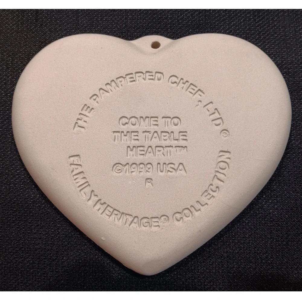 Pampered Chef Come‎ to the Table Heart Clay Cookie Mold 1999 USA R2913 Box